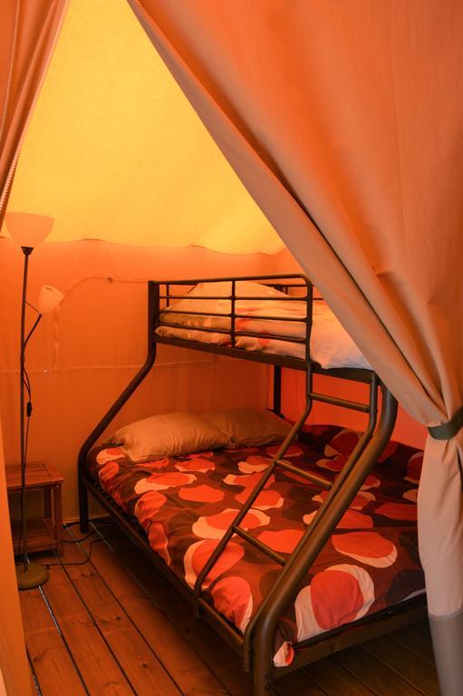 Camping Le Mas De Riri Celles  Zewnętrze zdjęcie