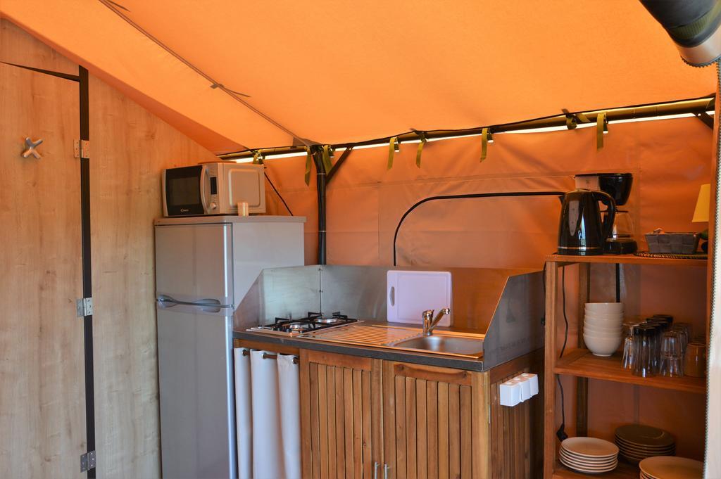 Camping Le Mas De Riri Celles  Zewnętrze zdjęcie